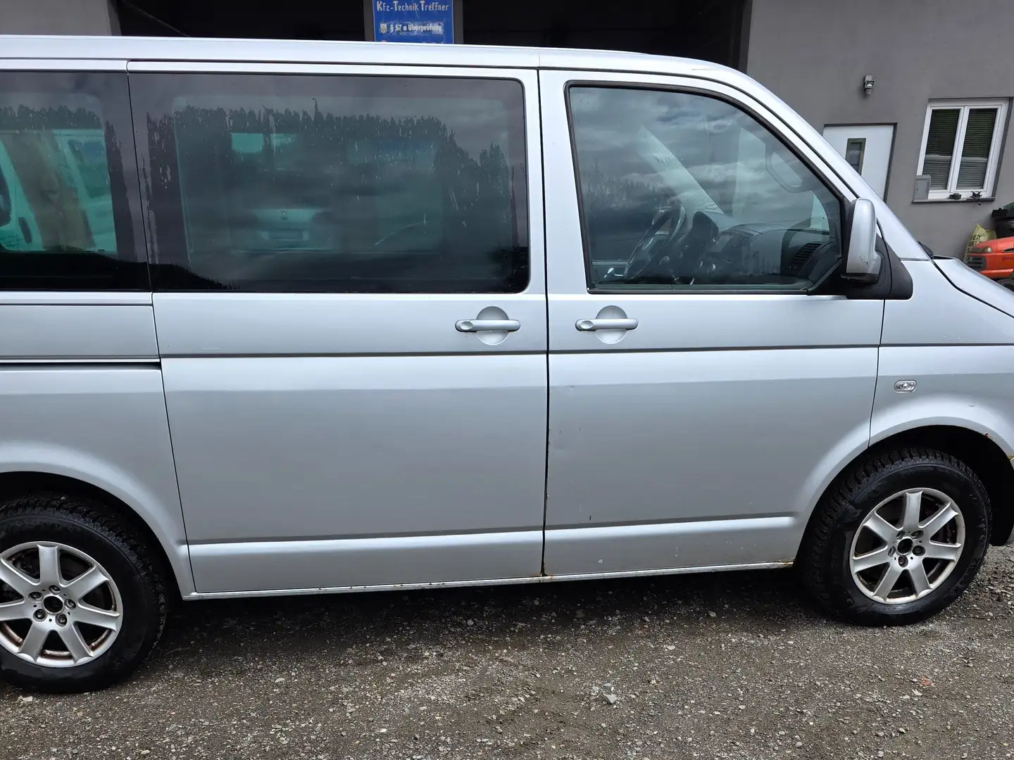 Volkswagen T5 Multivan Multivan Family 2,5 TDI 4motion Family Silber - 2
