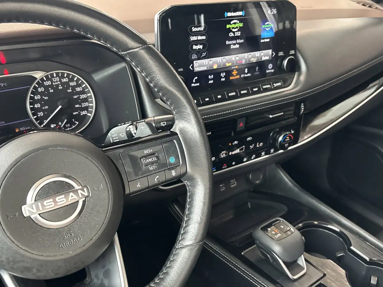 Nissan Rogue снимка Nissan Rogue