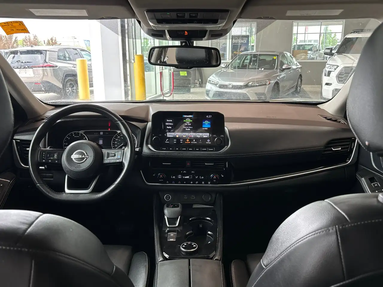 Nissan Rogue снимка Nissan Rogue