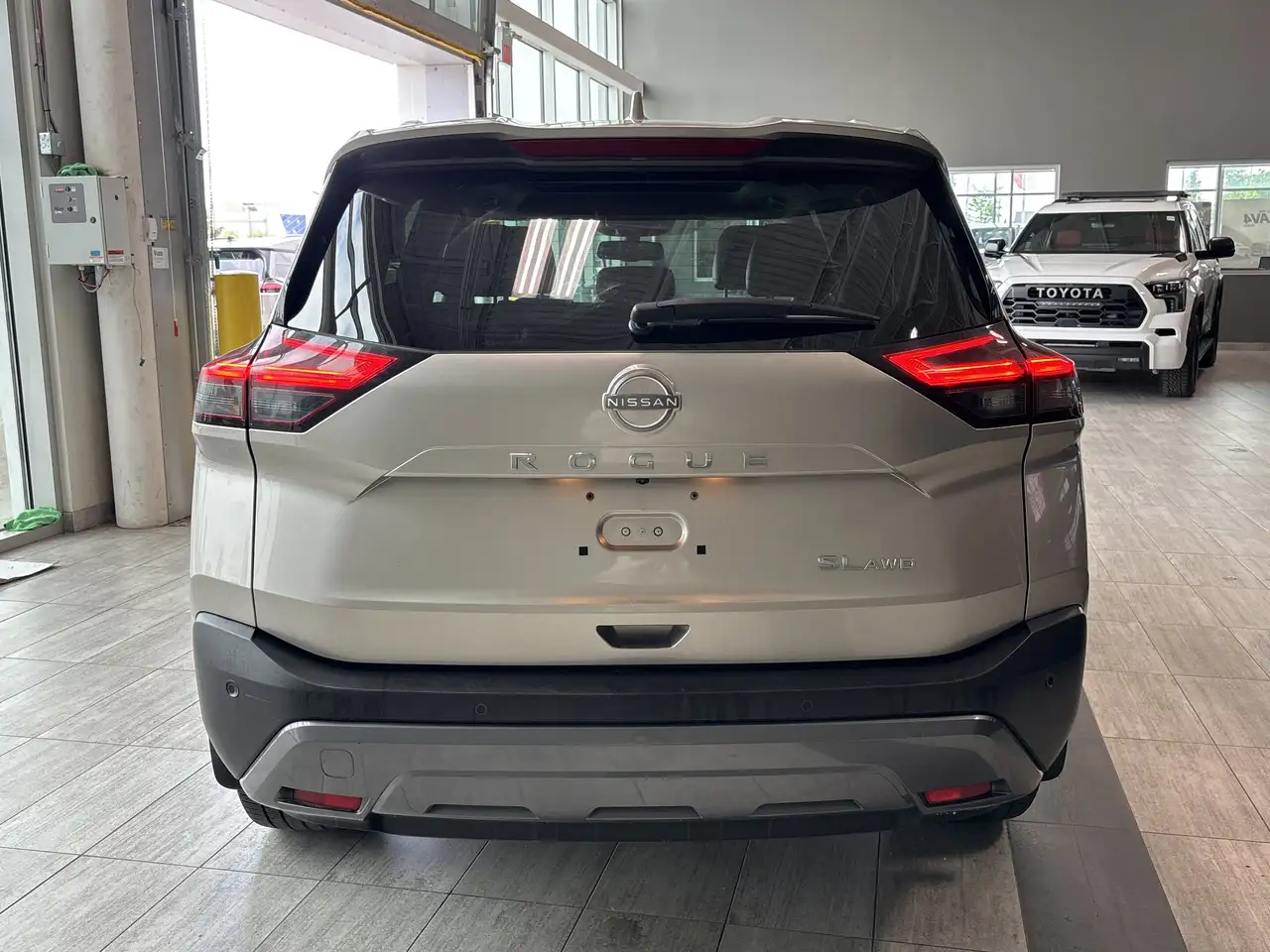 Nissan Rogue снимка Nissan Rogue