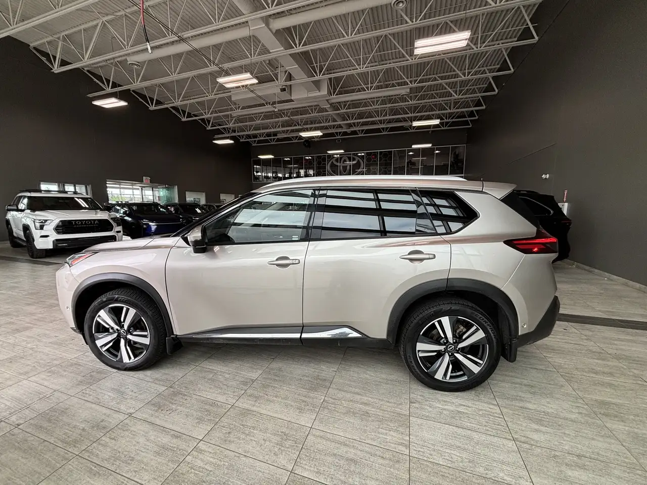 Nissan Rogue снимка Nissan Rogue
