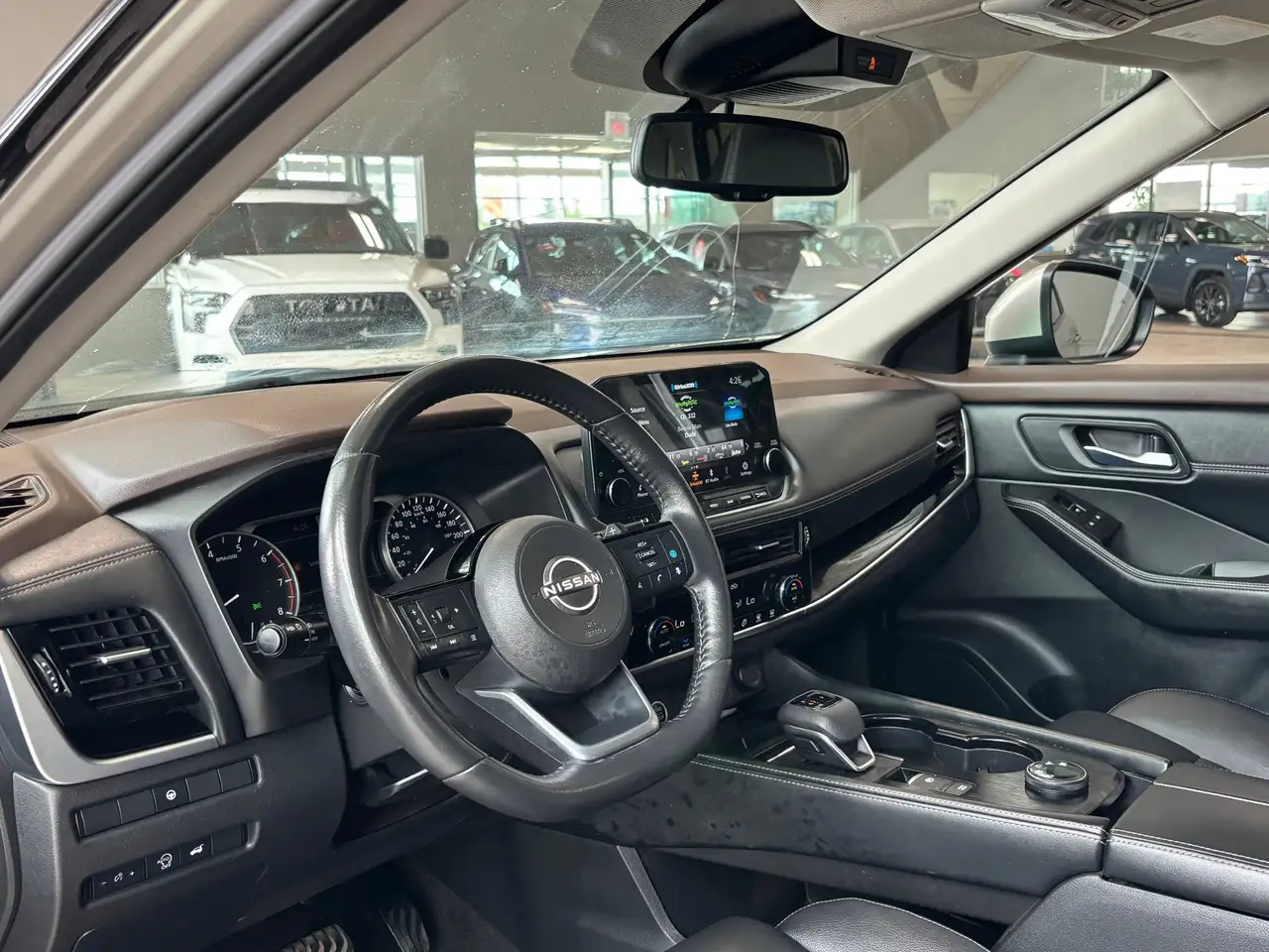 Nissan Rogue снимка Nissan Rogue