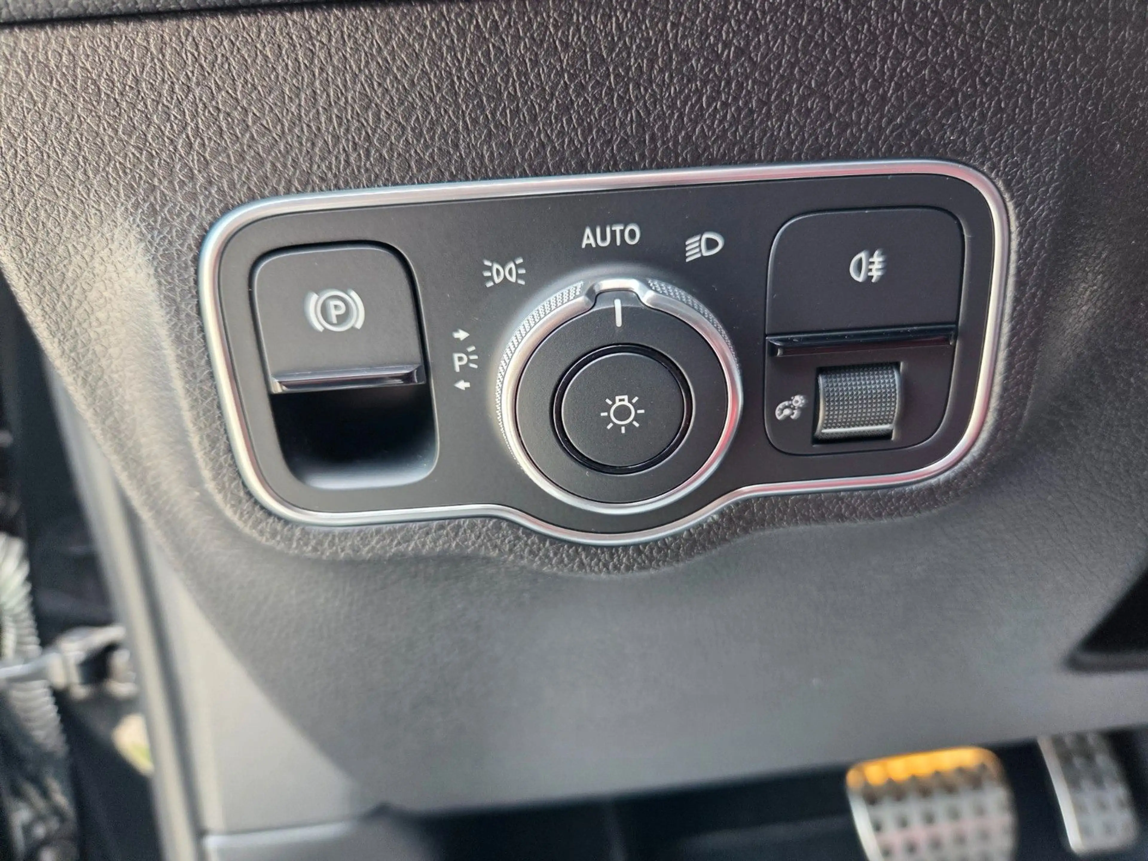 Mercedes-Benz GLB 35 AMG 4Matic Night-Paket AHK*ACC*LED*Memory — photo 38