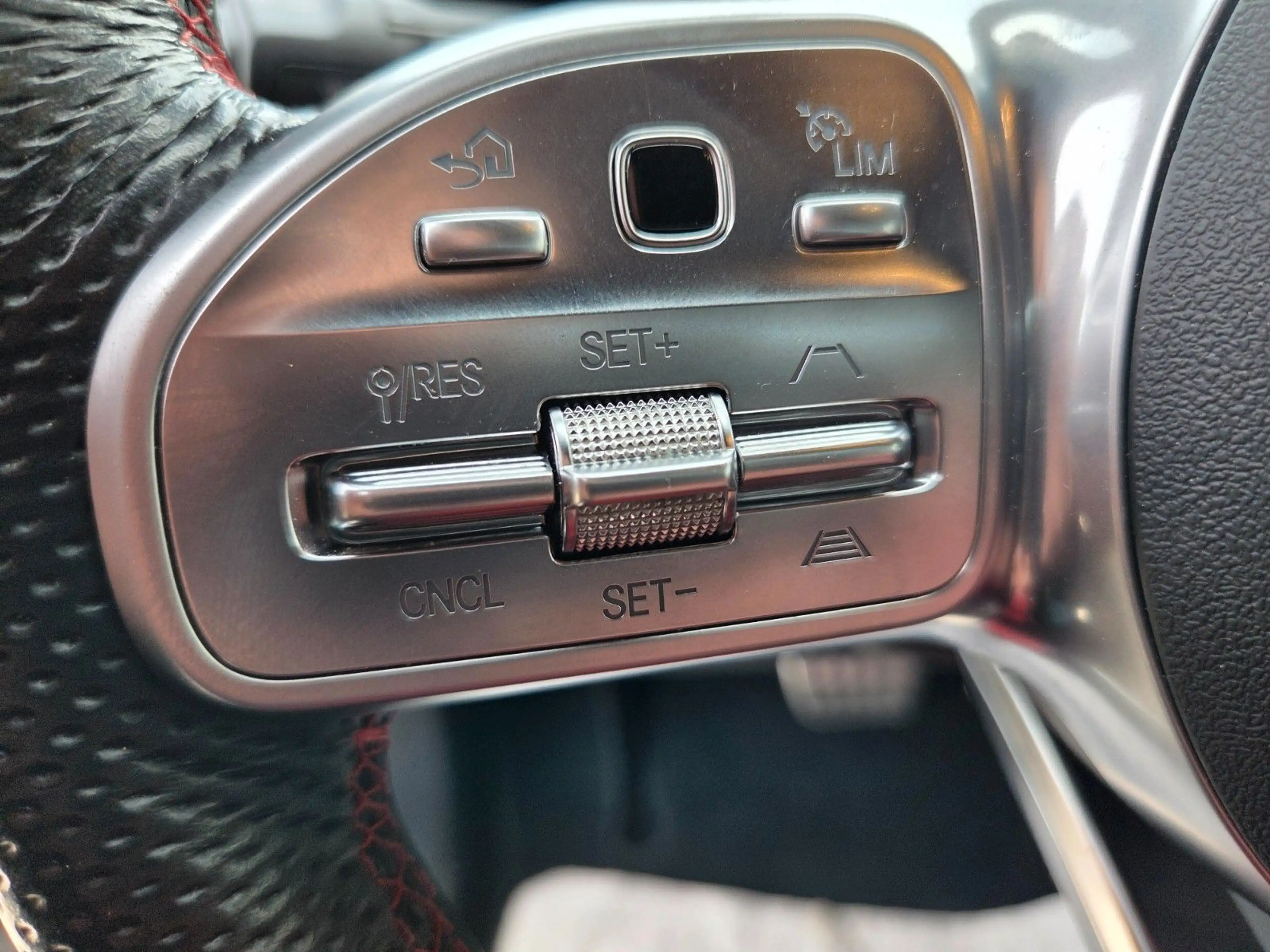 Mercedes-Benz GLB 35 AMG 4Matic Night-Paket AHK*ACC*LED*Memory — photo 20