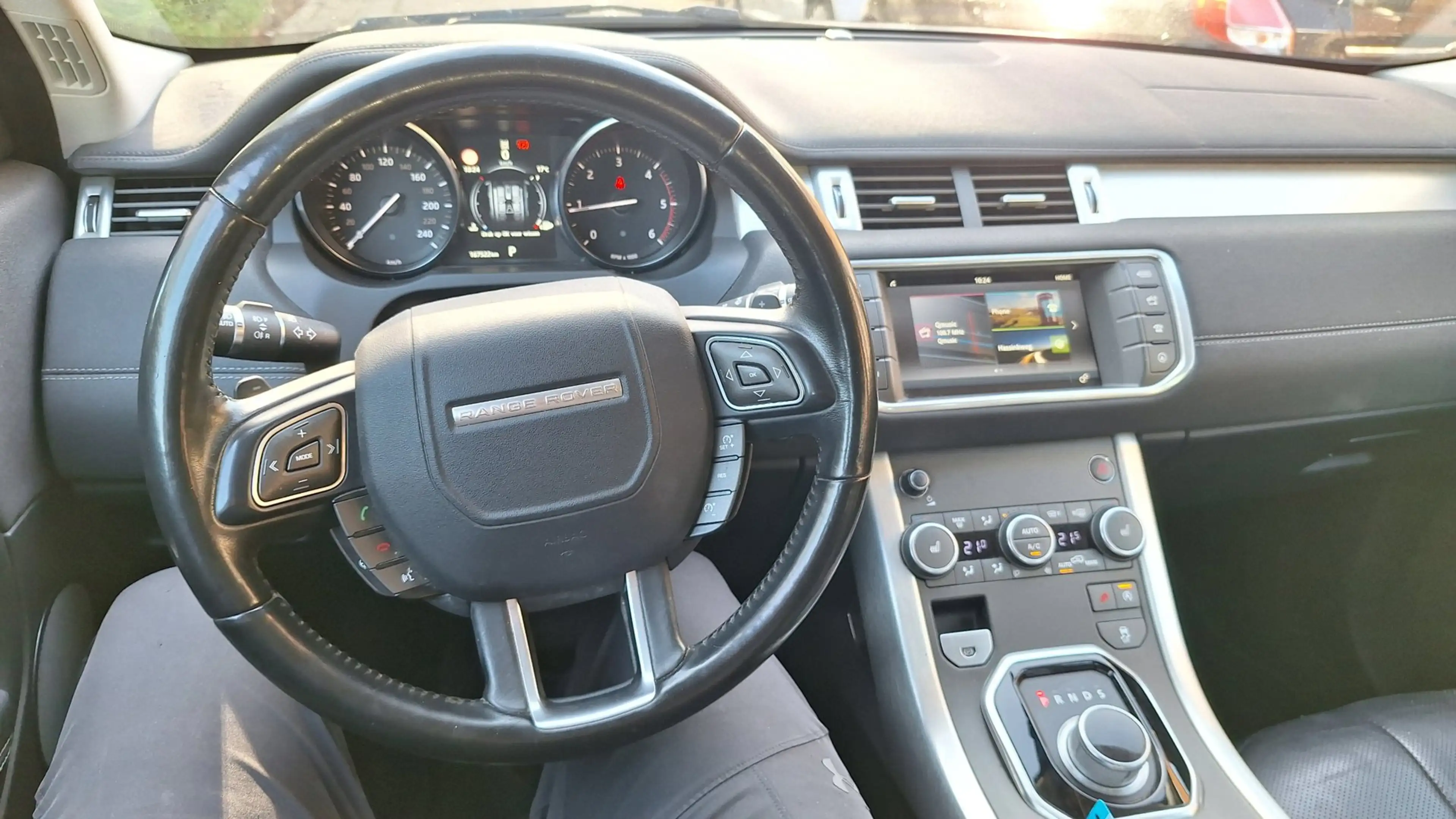 Land Rover Range Rover Evoque 2.0 TD4 SE Dynamic — photo 9