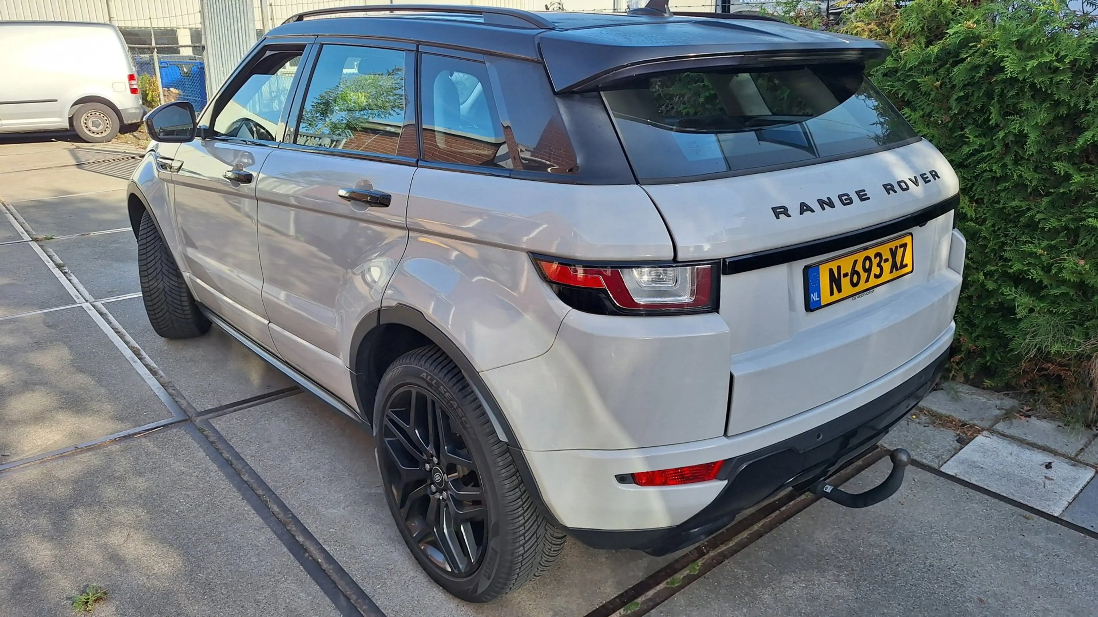 Land Rover Range Rover Evoque 2.0 TD4 SE Dynamic — photo 4