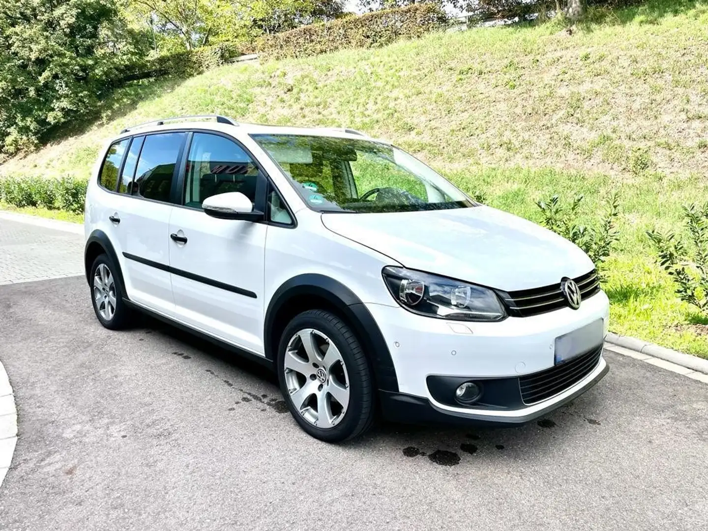 Volkswagen Cross Touran 1.6 TDI DPF Weiß - 1