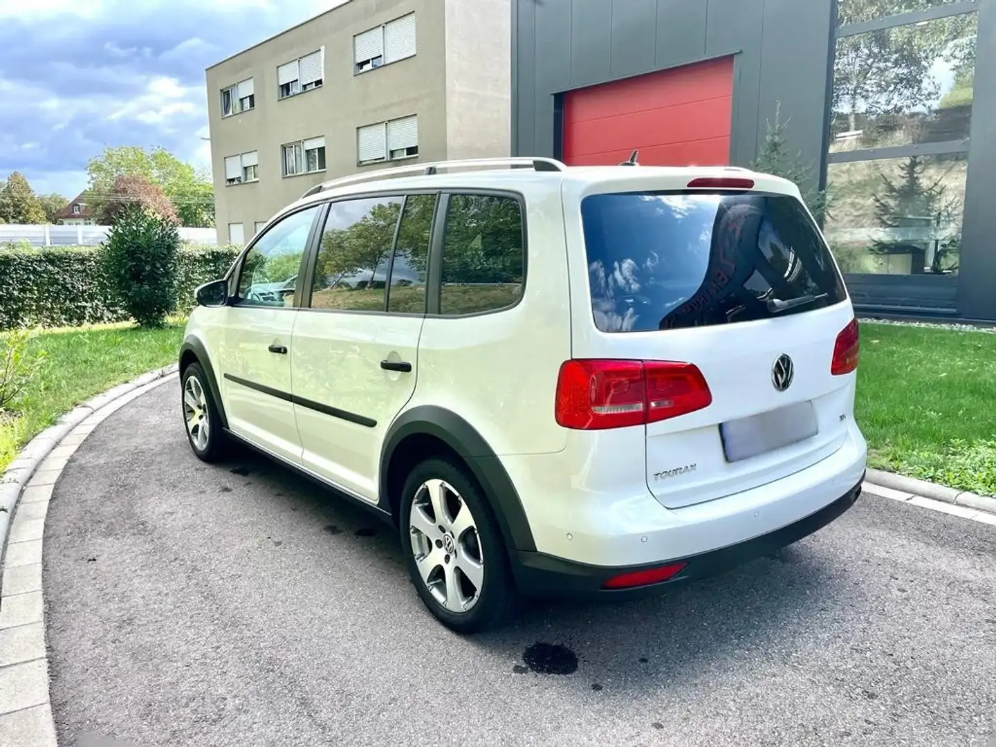 Volkswagen Cross Touran 1.6 TDI DPF Weiß - 2