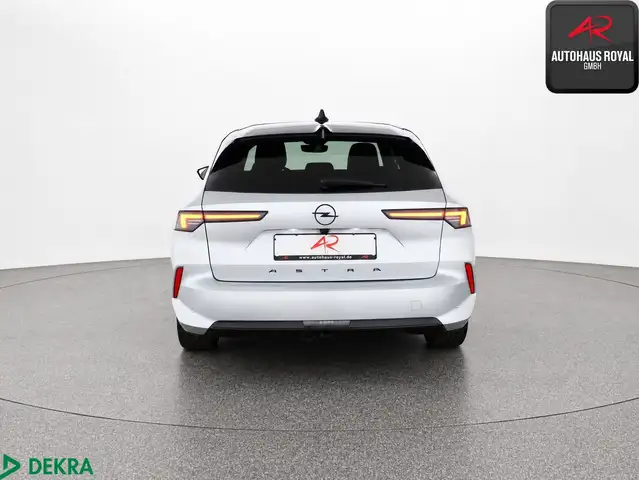 Opel Astra view 4
