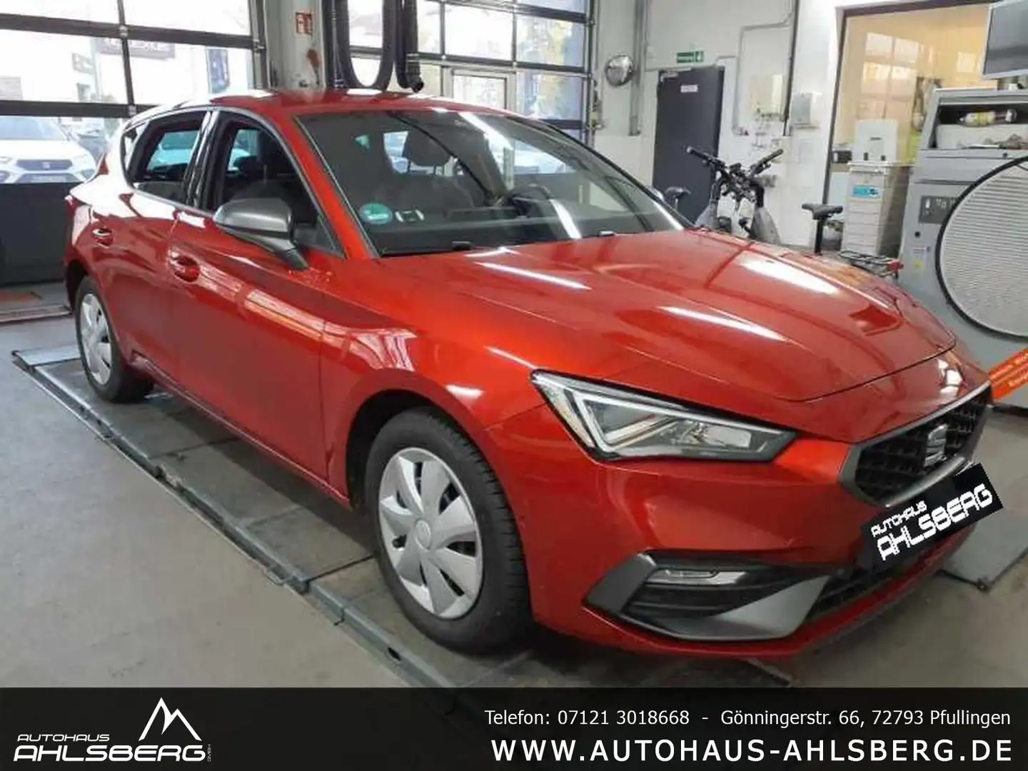 SEAT Leon e-Hybrid LEON FR E-HYBRID/ ACC/RFK/LED/SHZ/MEMORY/APP Červená - 2