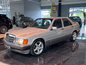 E W201 AMG 3.2l 1of39 Sportsitze vo+hi Klima