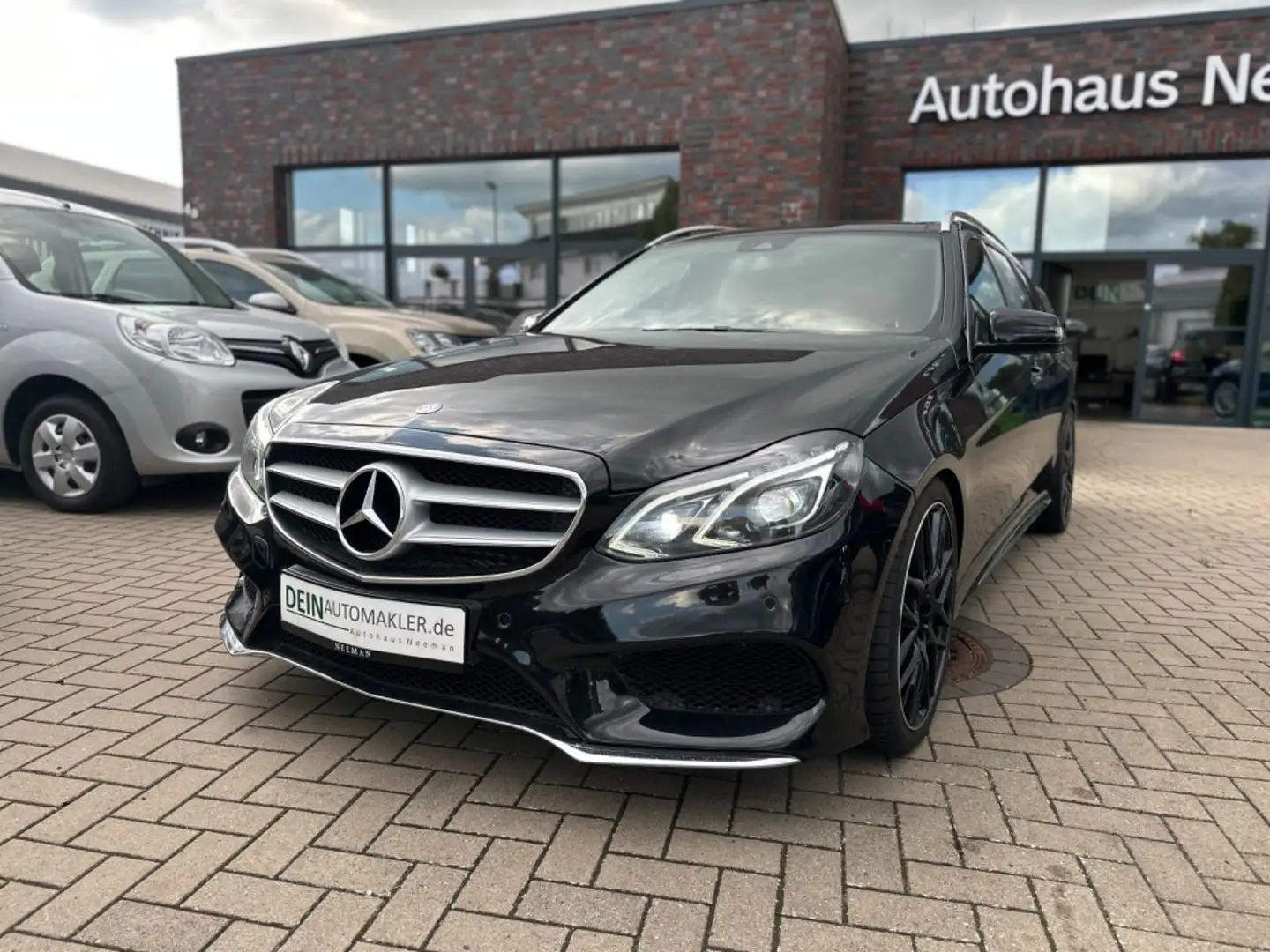 Mercedes-Benz E 250 BlueTec *AMG*Pano*Leder* Schwarz - 1