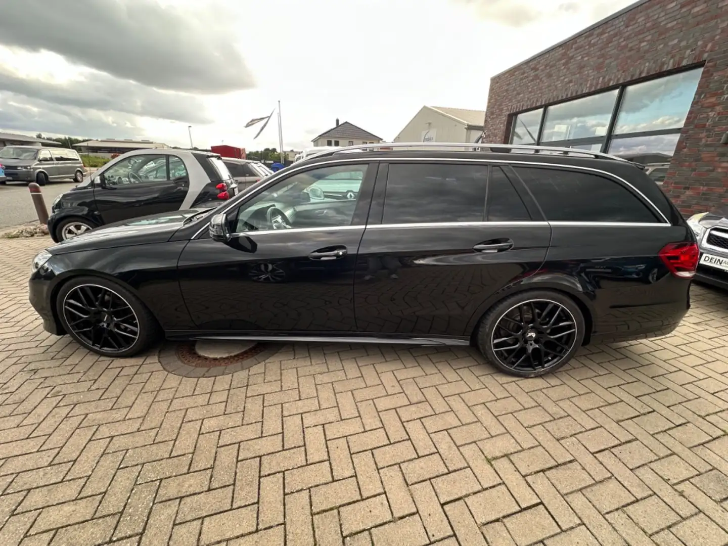 Mercedes-Benz E 250 BlueTec *AMG*Pano*Leder* Schwarz - 2
