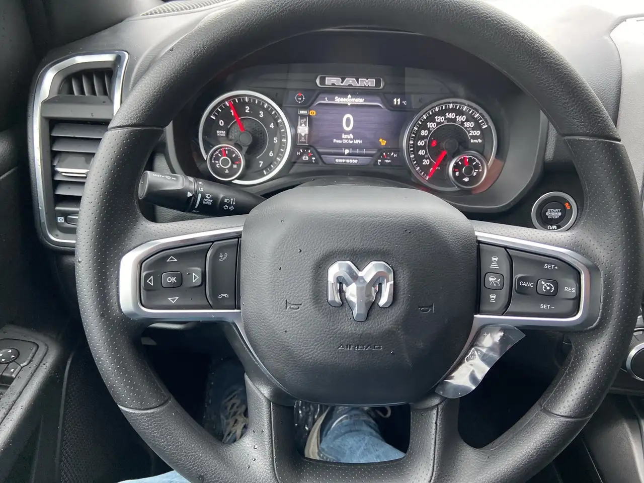 RAM 1500 снимка RAM 1500