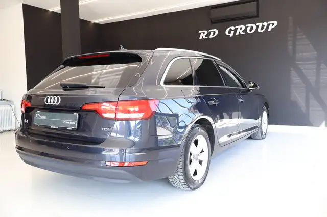 Audi A4 view 7