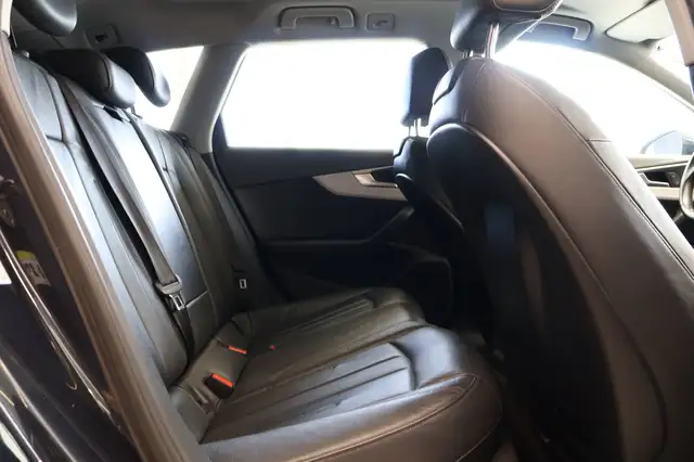 Audi A4 view 14