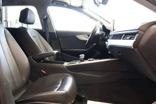 Audi A4 view 13