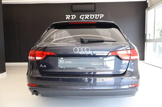 Audi A4 view 5