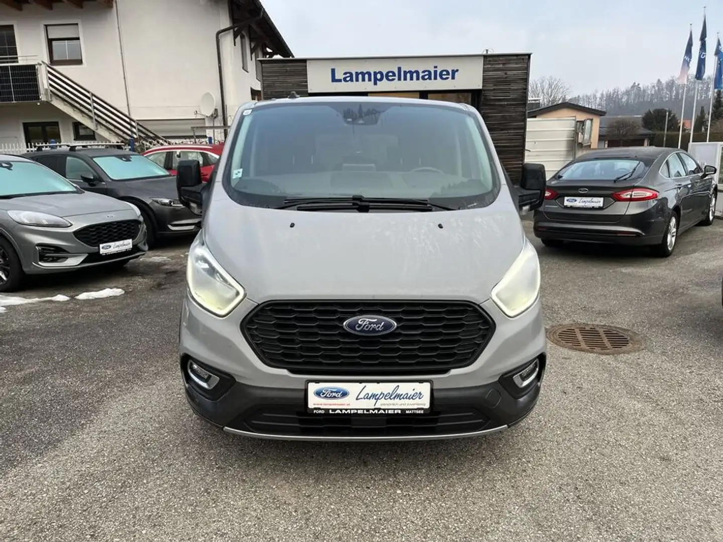 Ford Tourneo Custom Active 2,0 EcoBlue L1 Grau - 2