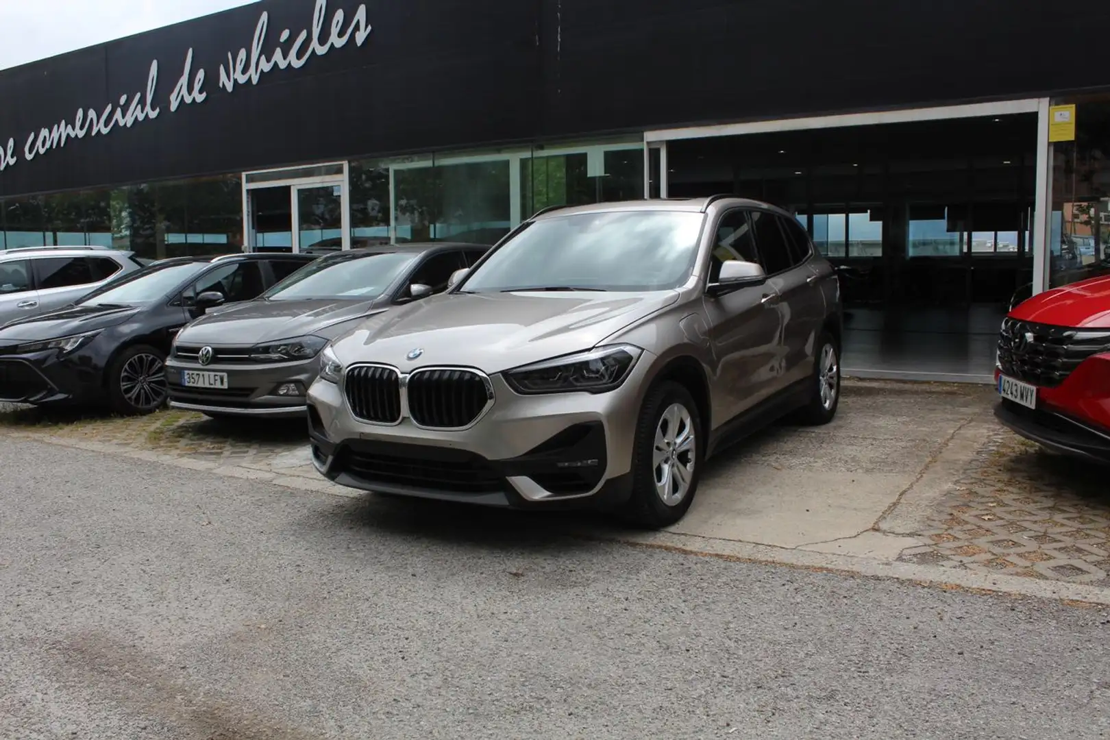 BMW X1 xDrive25e Beige - 1