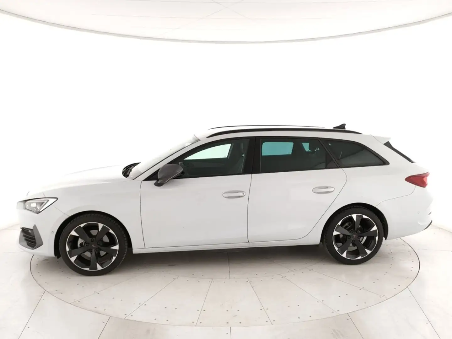 CUPRA Leon Sportstourer 1.5 hybrid 150cv dsg Bianco - 2