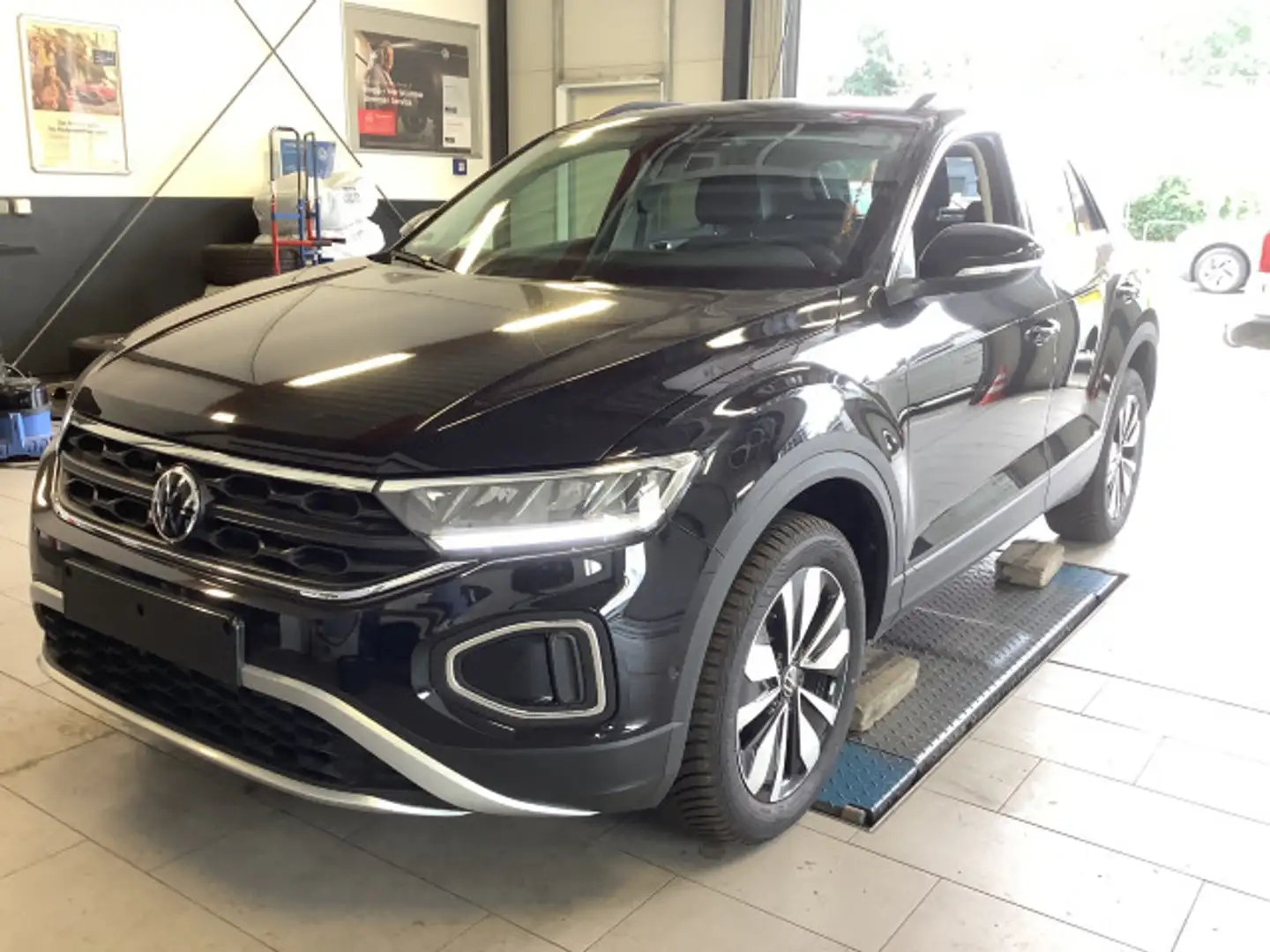 Volkswagen T-Roc 1.5 TSI Move DSG Navi Kamera CarPlay LED Schwarz - 2