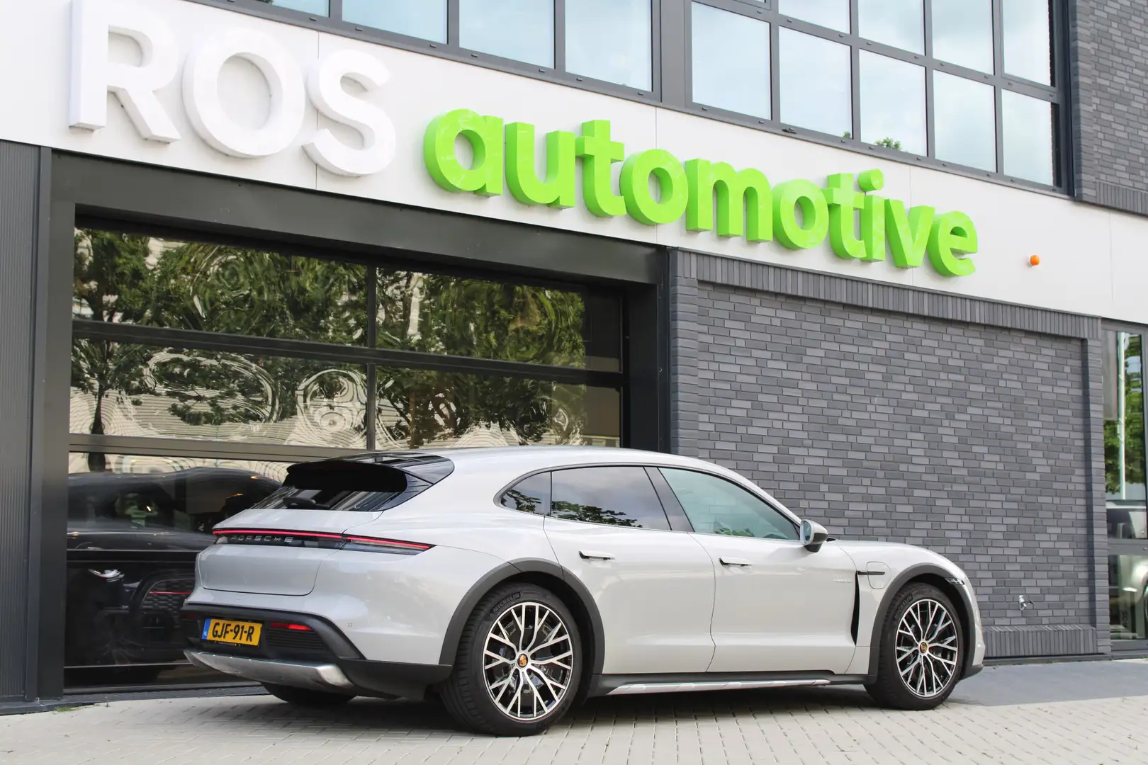 Porsche Taycan Cross Turismo 4 93 kWh | SPORT CHRONO | MEMORY | S Grijs - 2