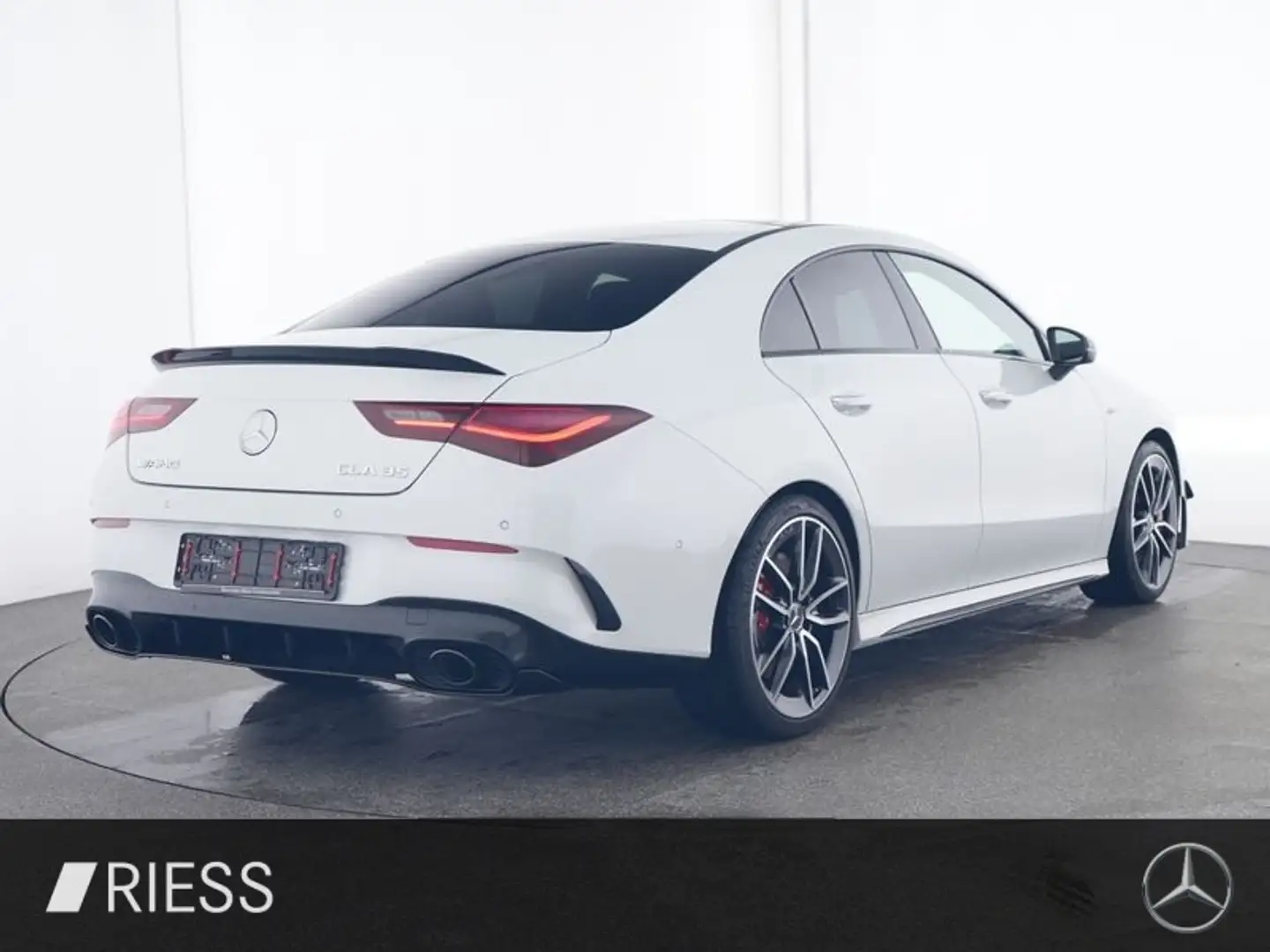 Mercedes-Benz CLA 35 AMG 4M Aero Night LED Pano Memory Ambi 19" Weiß - 2