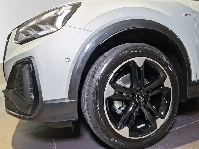 Audi Q2 view 6