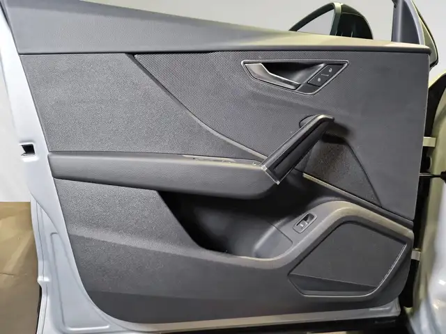 Audi Q2 view 13