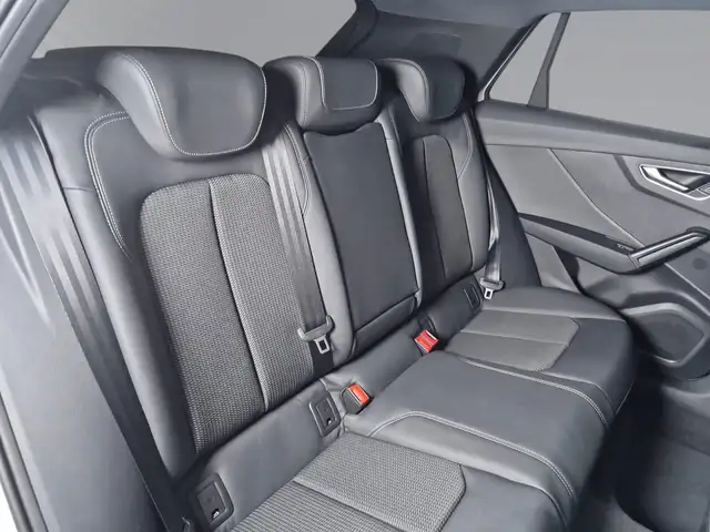 Audi Q2 view 12