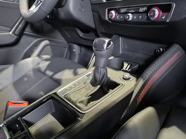 Audi Q2 view 10