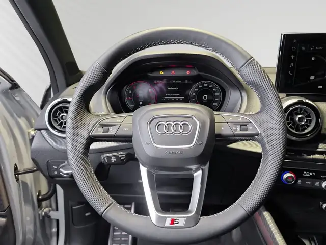 Audi Q2 view 8