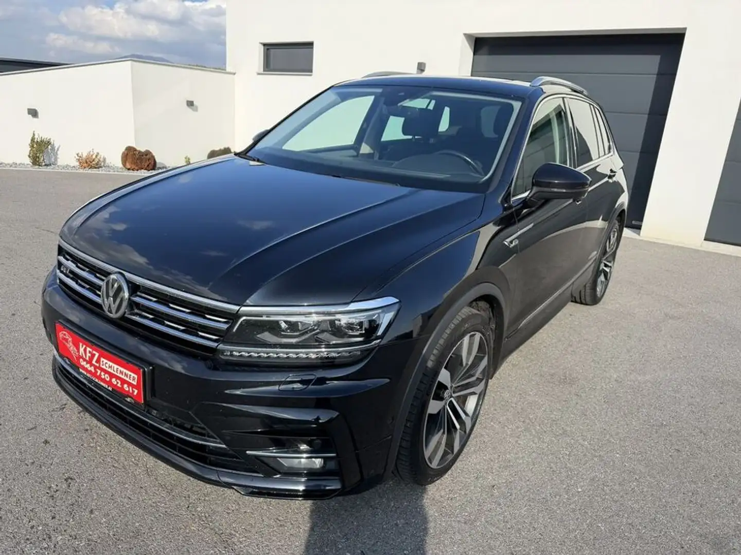Volkswagen Tiguan R-Line BMT 1,5 TSI DSG/Panorama/ACC Zwart - 1