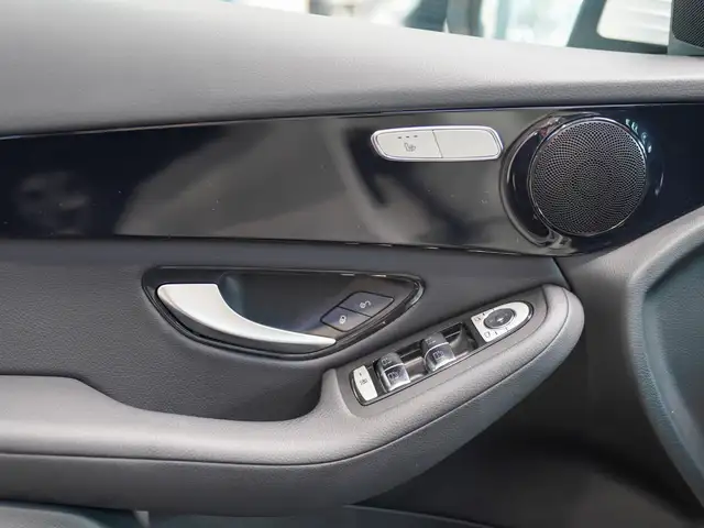 Mercedes-Benz GLC view 13