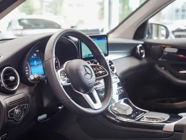 Mercedes-Benz GLC view 12