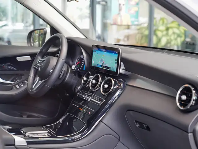 Mercedes-Benz GLC view 7