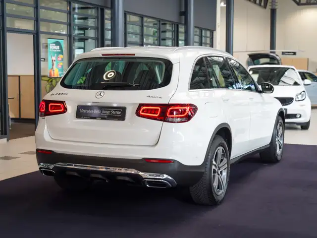 Mercedes-Benz GLC view 3