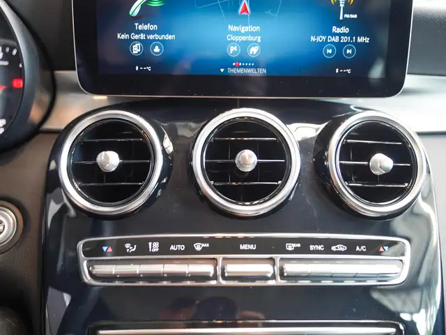Mercedes-Benz GLC view 23