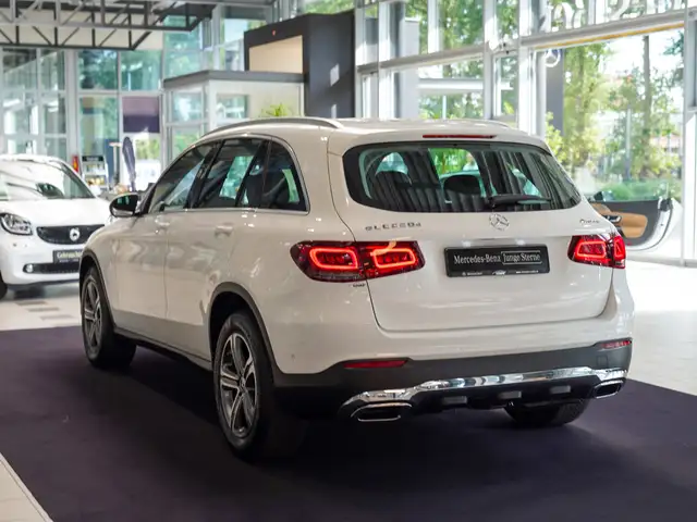 Mercedes-Benz GLC view 4