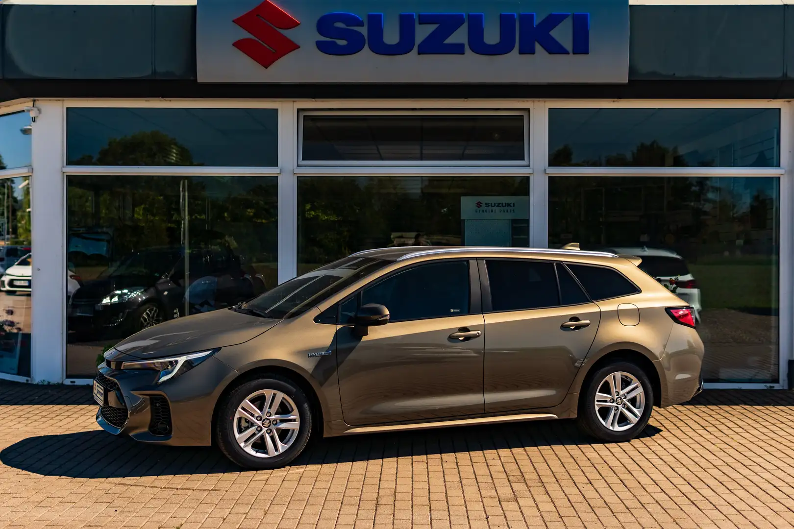 Suzuki Swace 1.8 Hybrid CVT Comfort+ Bronze - 1