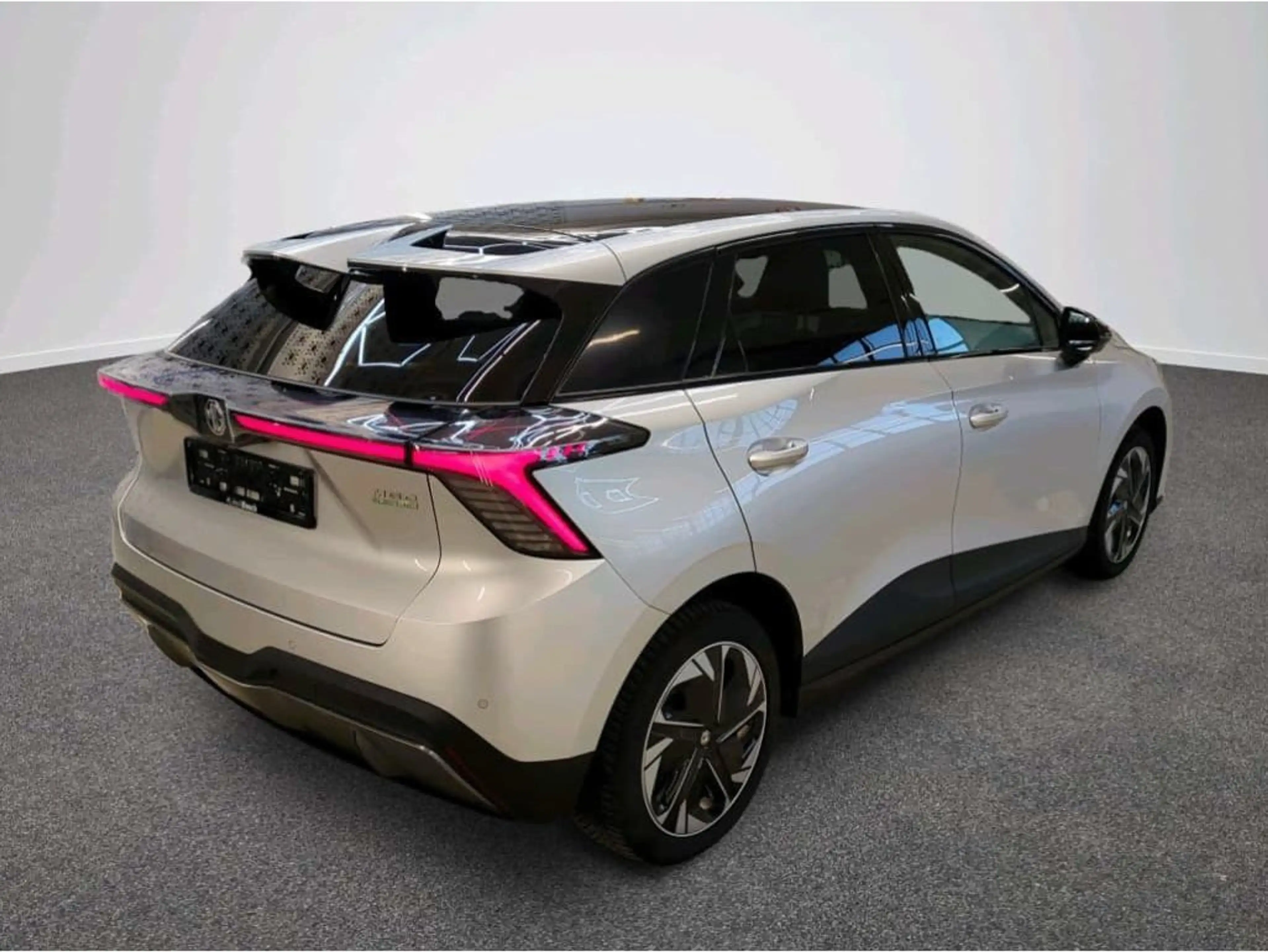 MG MG4 150 kW Luxury 64 kWh 360° ACC BLIS LED Lane AUT Kl — photo 5