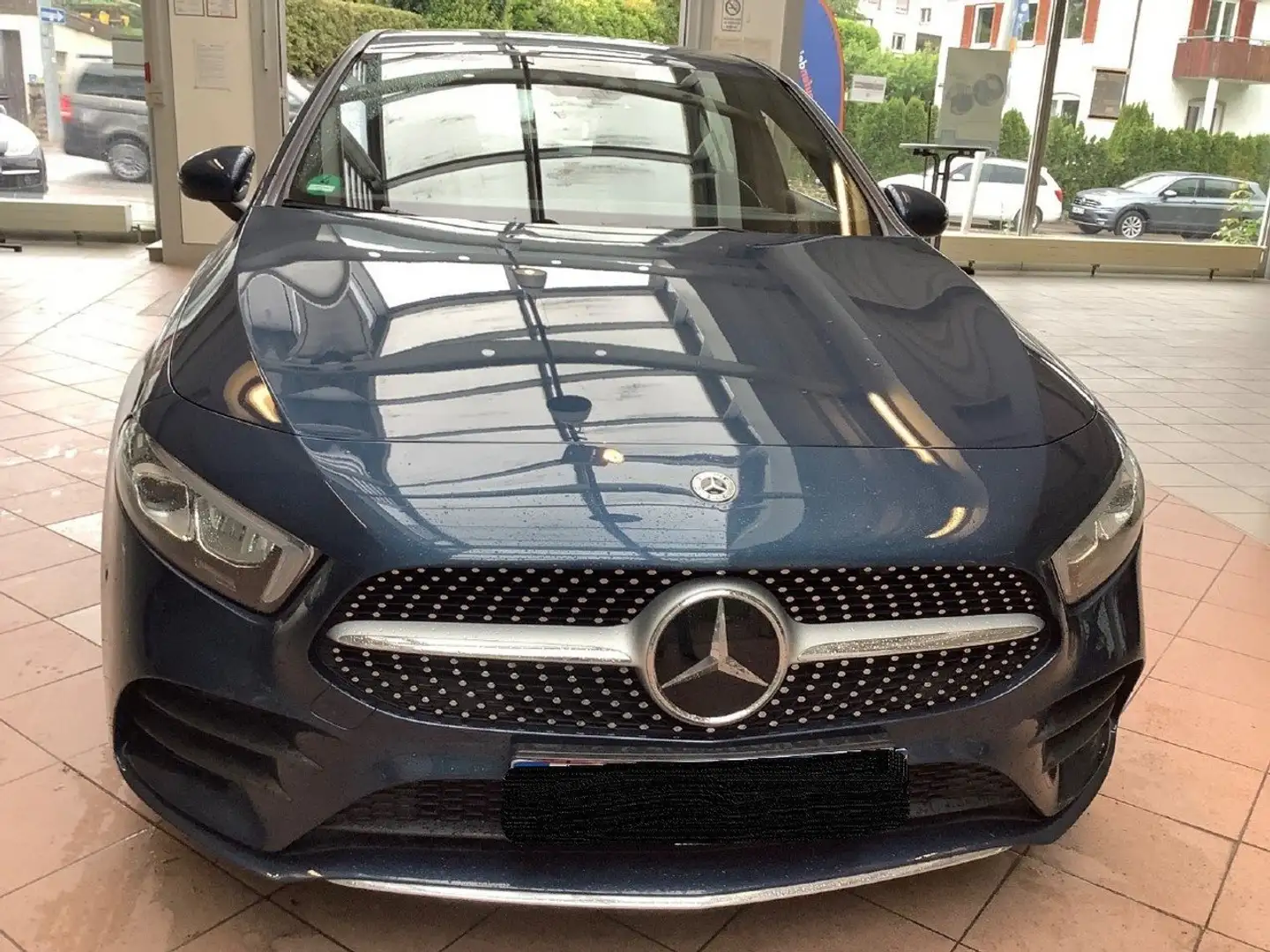 Mercedes-Benz A 250 A 250e AMG Line Blau - 1