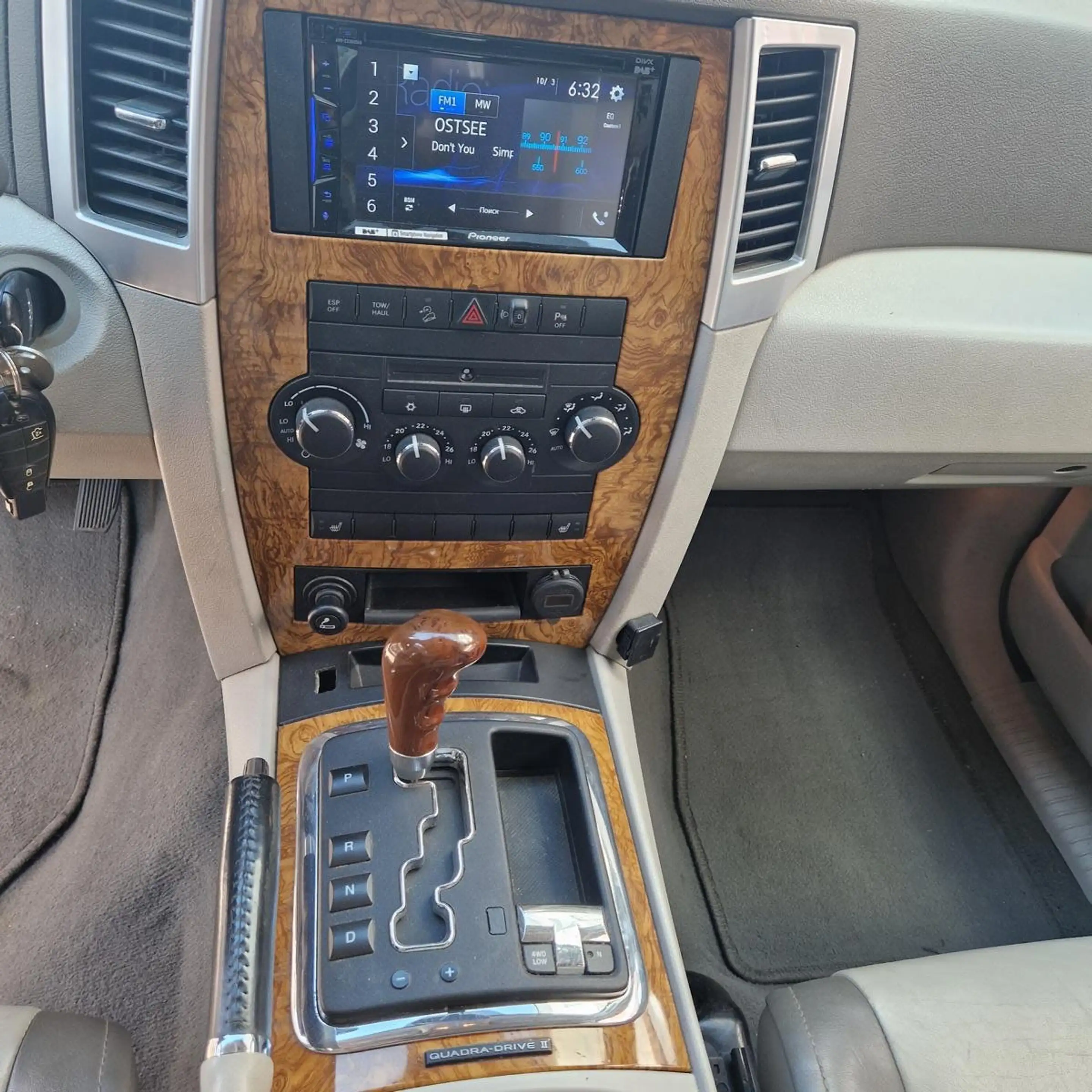 Jeep Grand Cherokee 4.7 V8, Leder, Klima, Allrad, TÜV 04 / 2028 — photo 12