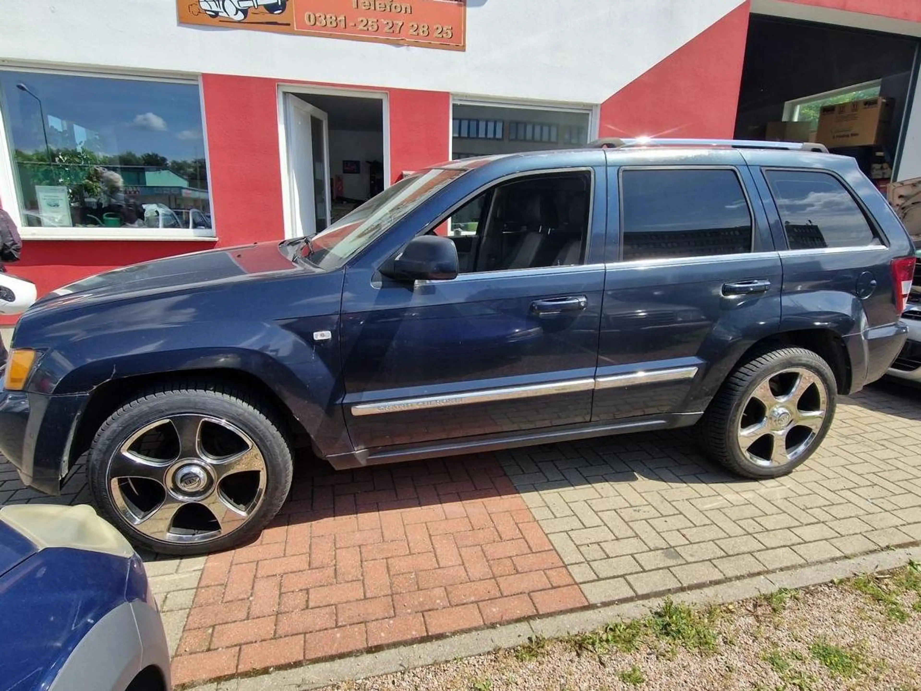 Jeep Grand Cherokee 4.7 V8, Leder, Klima, Allrad, TÜV 04 / 2028 — photo 2