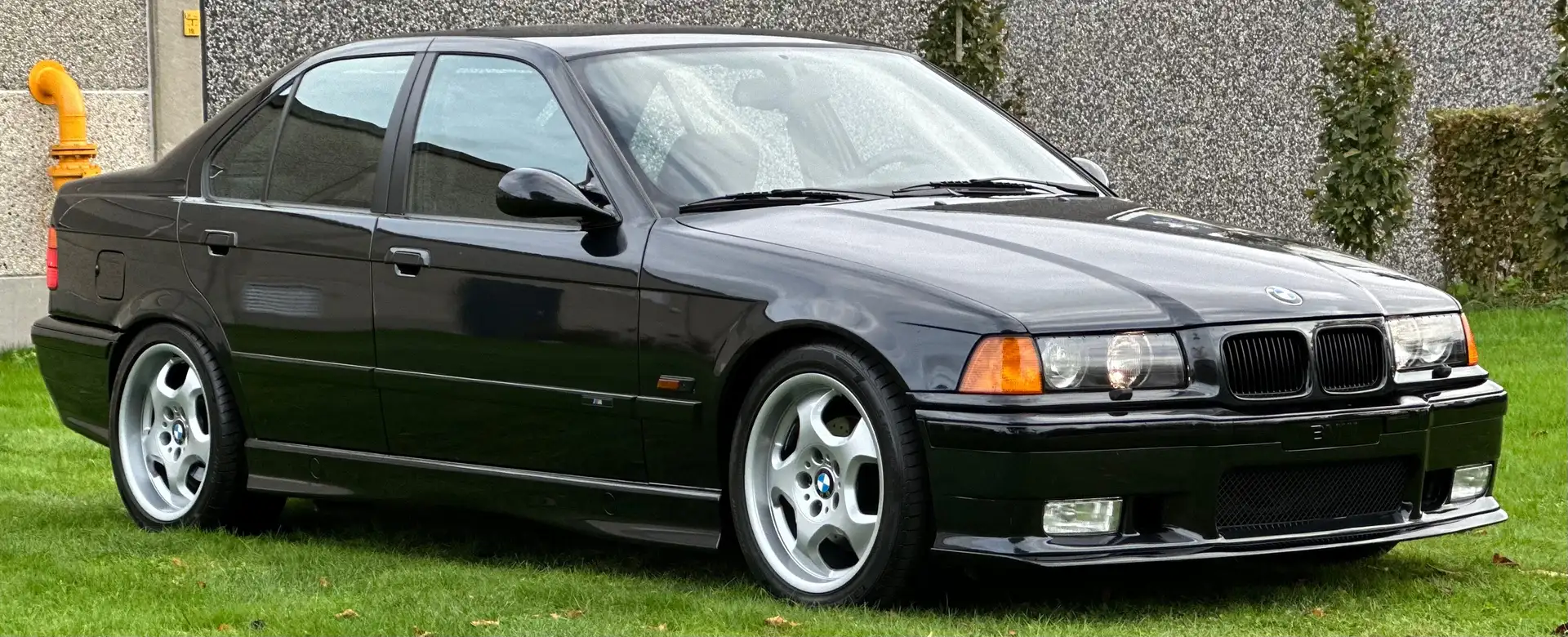 BMW 328 i Noir - 1
