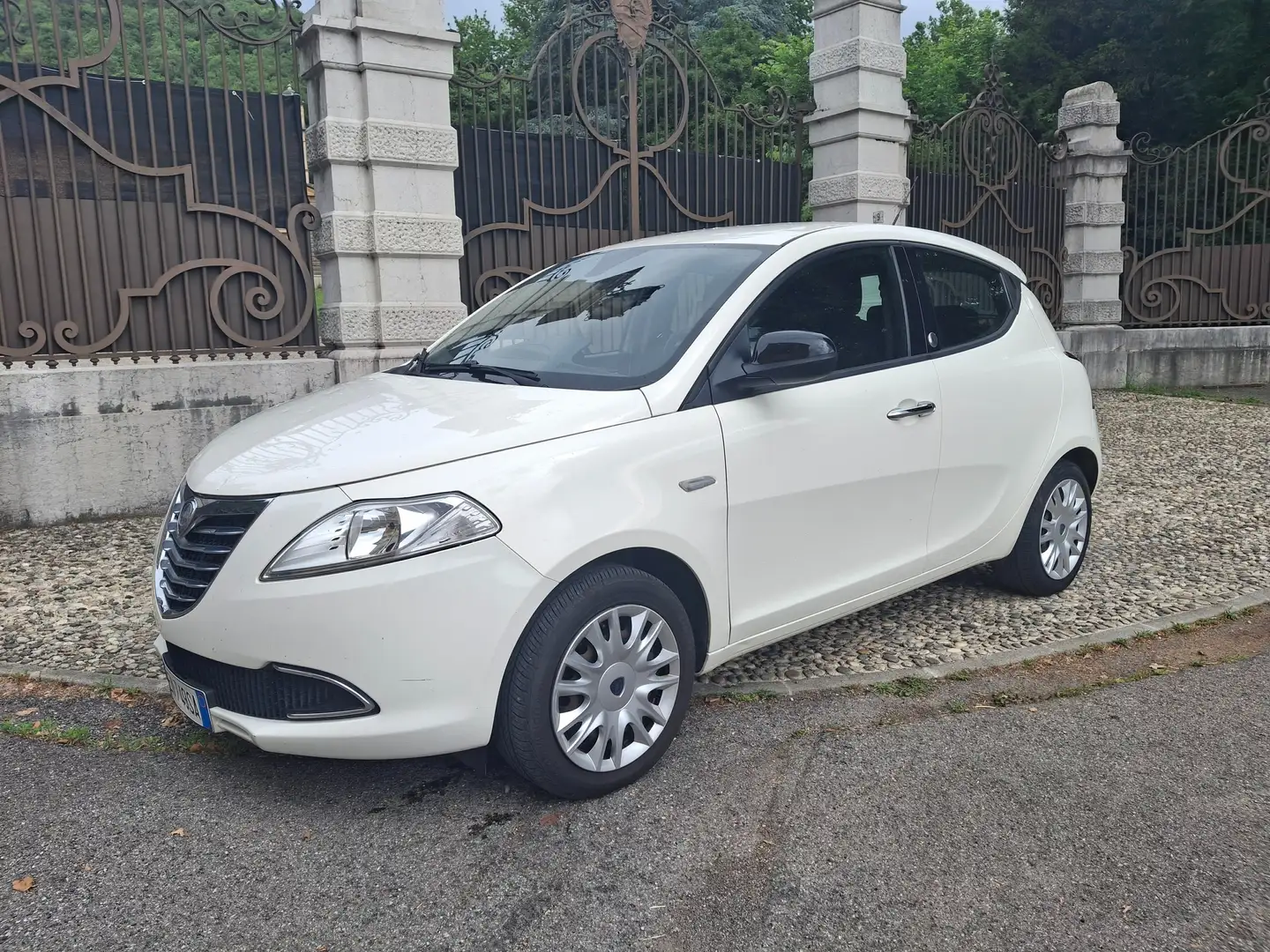 Lancia Ypsilon Ypsilon 1.2 8v  69 cv  GPL Bianco - 1