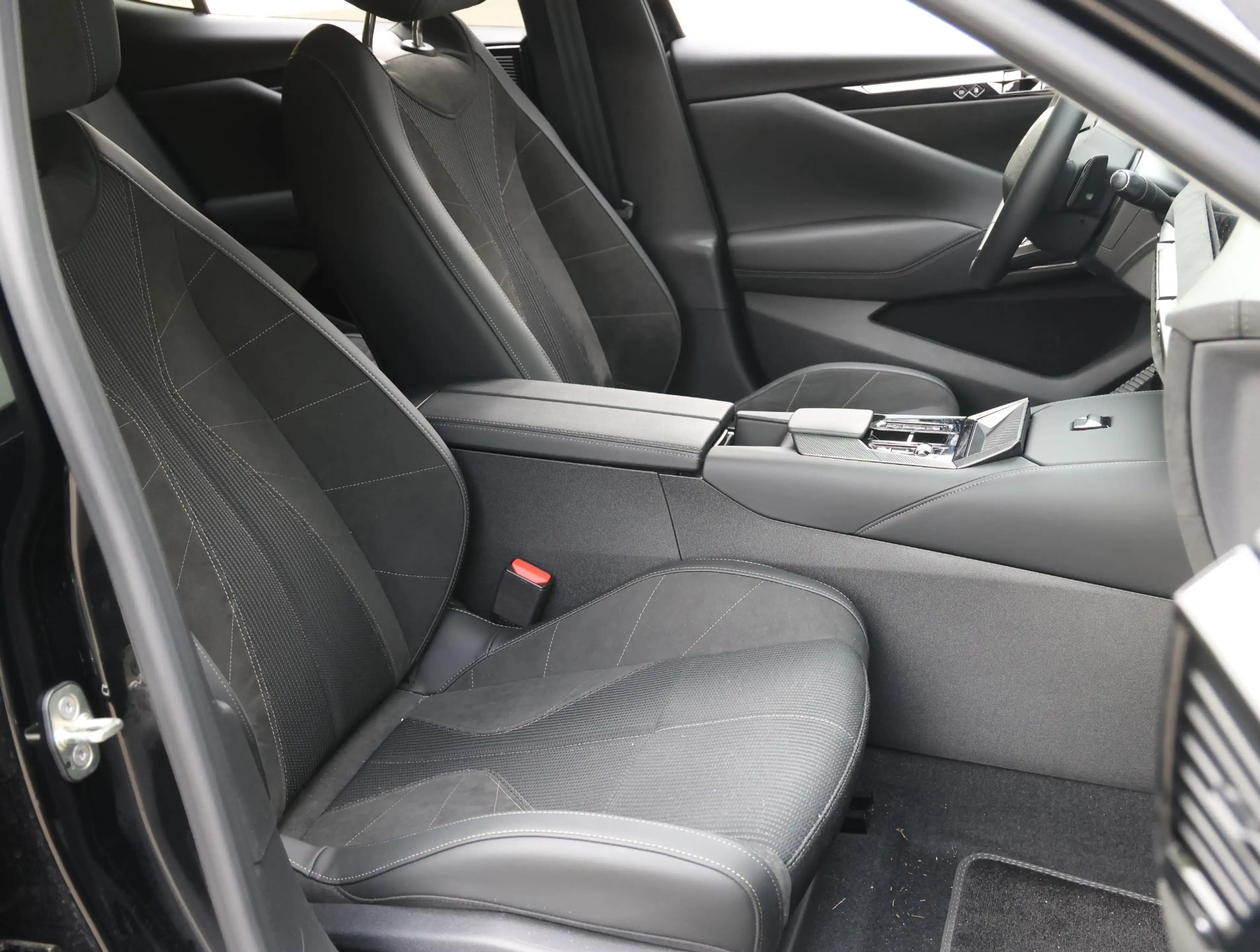 DS Automobiles N°4 1.6 PHEV Pallas Comfort Tech Pack | Navigatie | Ca — photo 10