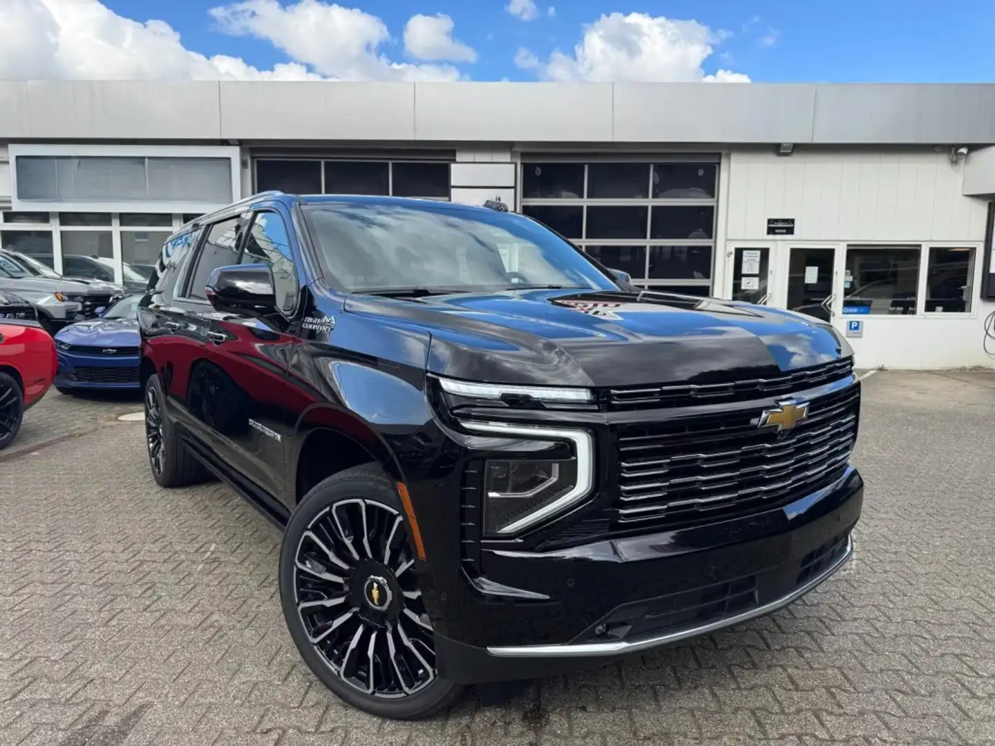 Chevrolet Suburban Negro - 1