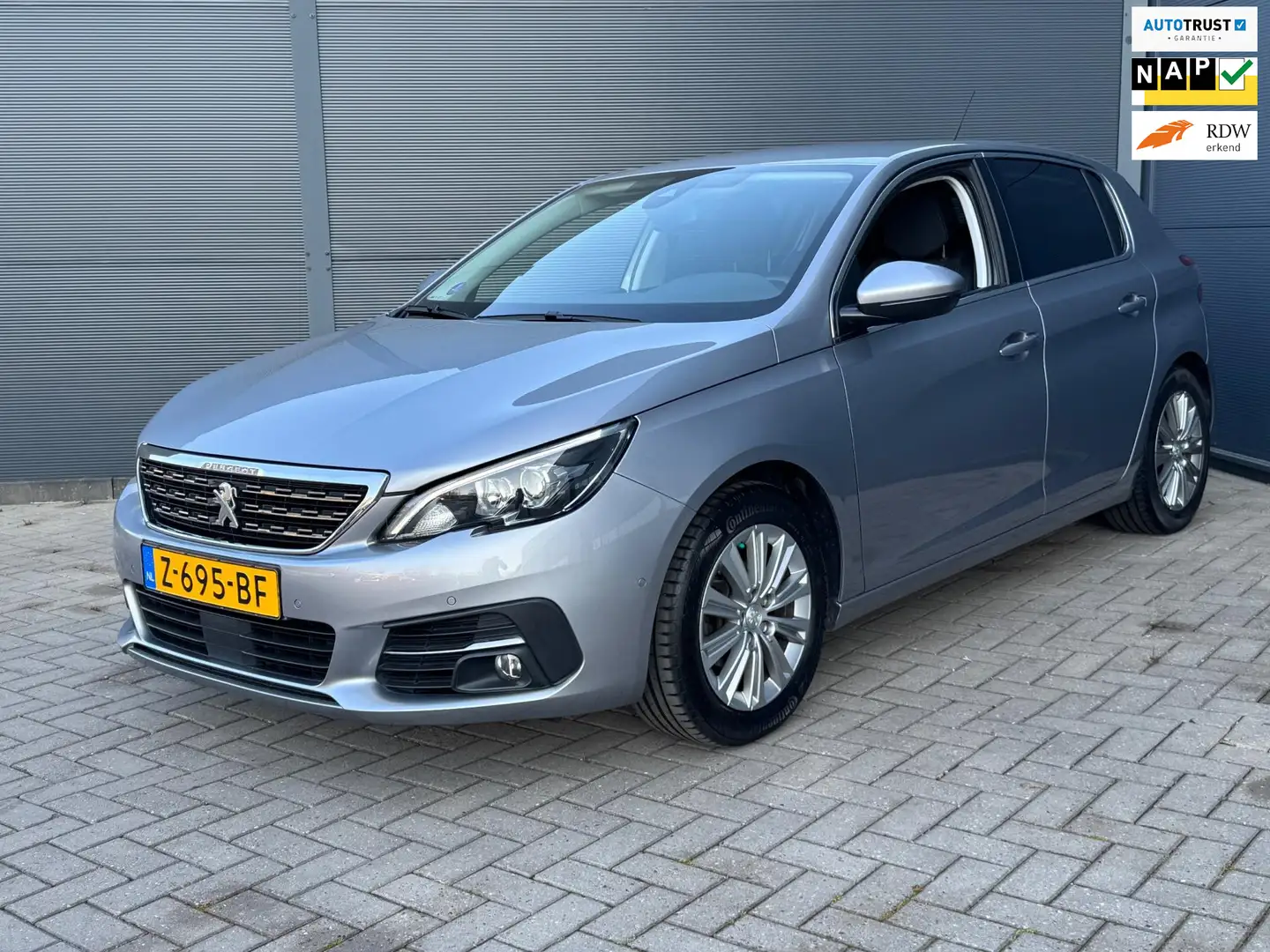 Peugeot 308 1.2 PureTech / 360 Camera / VC / Navi Grijs - 1